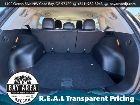 Used 2022 Jeep Compass Latitude FWD image 8