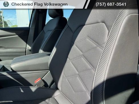 Used 2024 Volkswagen Atlas Cross Sport SE image 21