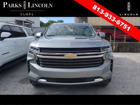Used 2024 Chevrolet Suburban LT w/ Luxury Package image 3
