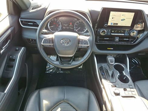 Used 2023 Toyota Highlander XSE image 22