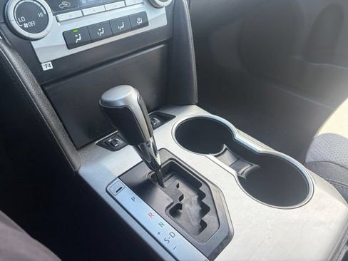 Used 2012 Toyota Camry SE w/ Leather Pkg FWD image 12