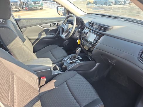 Used 2019 Nissan Rogue S image 10