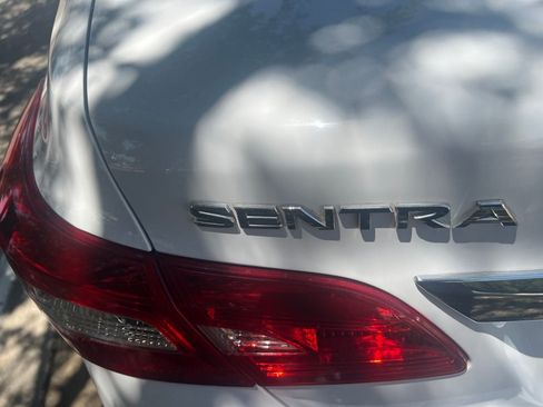 Used 2019 Nissan Sentra SV FWD image 4