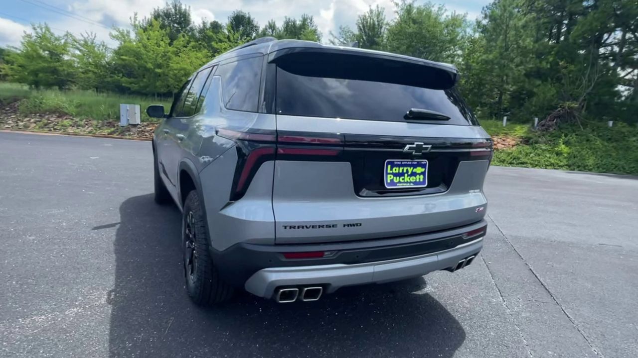 Used 2024 Chevrolet Traverse Z71 w/ Enhanced Driving Package AWD/4WD image 7