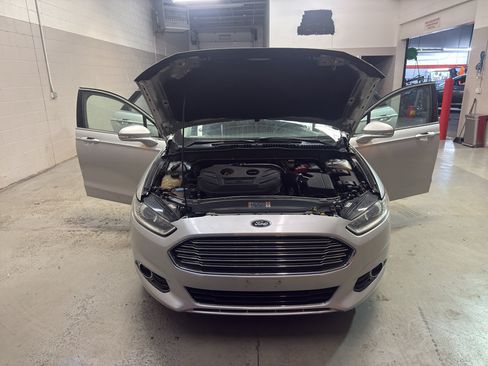 Used 2016 Ford Fusion Titanium FWD image 8