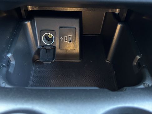 Used 2025 Ford Explorer Active AWD/4WD image 31