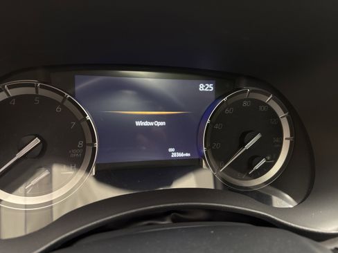 Used 2022 Toyota Highlander XLE image 5