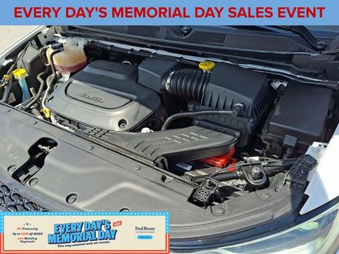 Used 2023 Chrysler Pacifica Touring-L FWD image 29