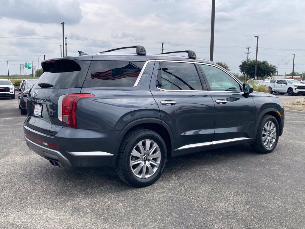 Used 2023 Hyundai Palisade SEL FWD image 5