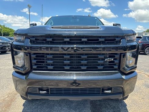 Used 2022 Chevrolet Silverado 2500 Custom w/ Custom Value Package AWD/4WD image 2