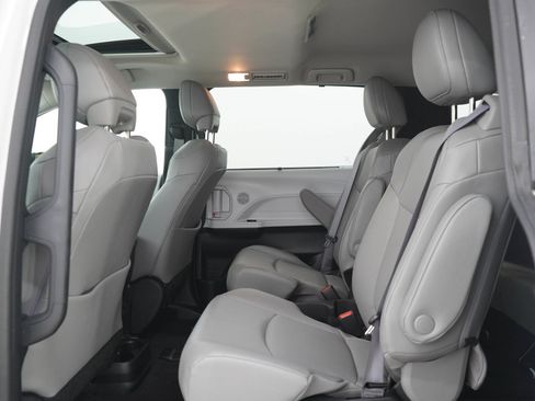 Used 2025 Toyota Sienna XLE w/ XLE Plus Package AWD/4WD image 16