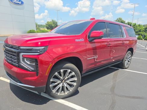 Used 2026 Chevrolet Suburban High Country AWD/4WD image 3