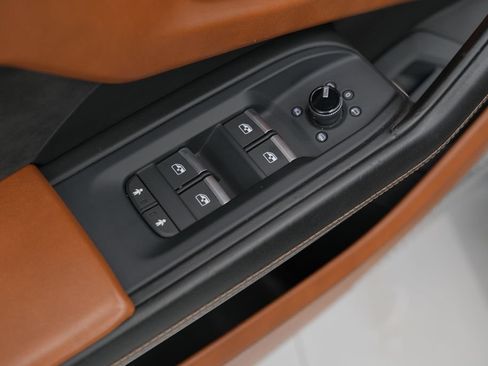 Used 2019 Lamborghini Urus AWD/4WD image 44