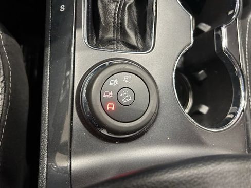 Used 2018 Ford Explorer Limited w/ Equipment Group 301A AWD/4WD image 29