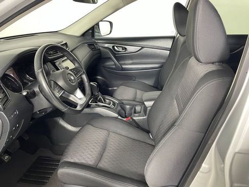 Used 2018 Nissan Rogue SV AWD/4WD image 2