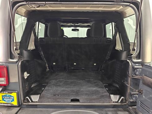 Used 2016 Jeep Wrangler Unlimited Rubicon w/ Connectivity Group AWD/4WD image 26