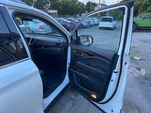 Used 2018 Honda Pilot Touring image 16