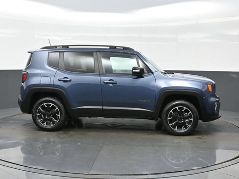 Used 2023 Jeep Renegade Latitude AWD/4WD image 10