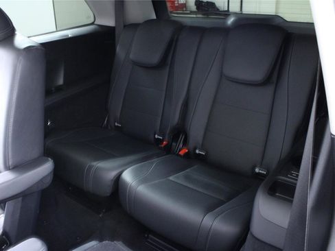 Used 2024 Mercedes-Benz GLS 450 4MATIC image 16