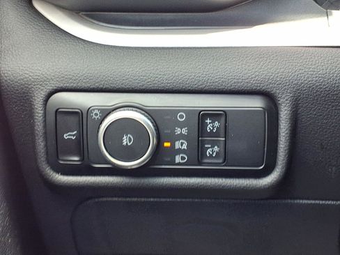 Used 2024 Ford Explorer XLT w/ Equipment Group 202A AWD/4WD image 20