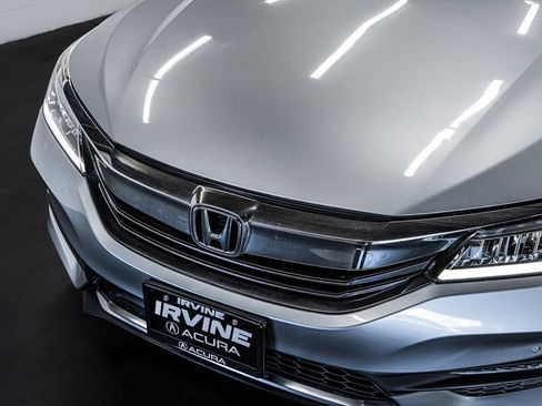Used 2016 Honda Accord Touring image 10