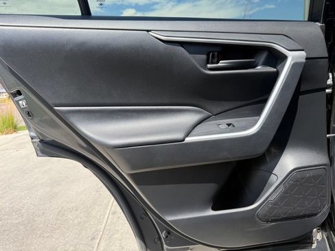 Used 2020 Toyota RAV4 LE w/ Carpet Mat Package AWD/4WD image 21