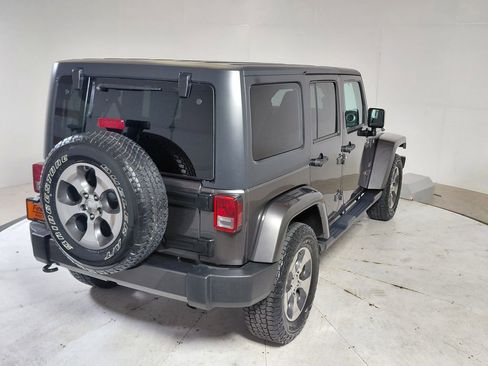 Used 2018 Jeep Wrangler Unlimited Sahara image 7