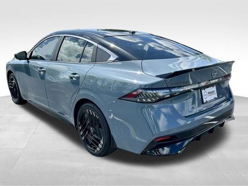 New 2026 Nissan Sentra SR w/ SR Premium Package FWD image 8