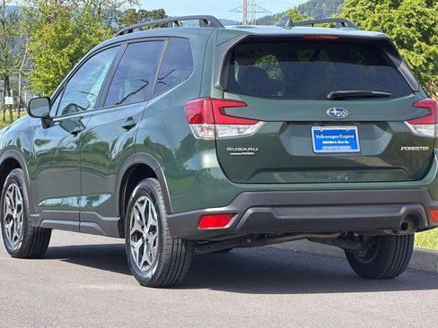 Used 2023 Subaru Forester Premium AWD/4WD image 5