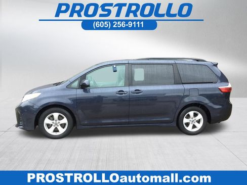 Used 2018 Toyota Sienna LE FWD image 1