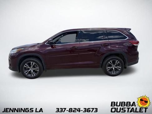 Used 2018 Toyota Highlander Plus FWD image 2