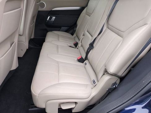Used 2020 Land Rover Discovery Landmark AWD/4WD image 15