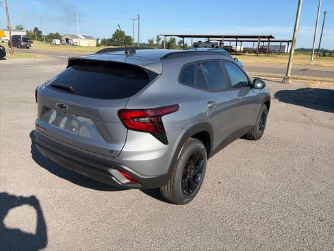 New 2026 Chevrolet Trax LT w/ Driver Confidence Package FWD image 6