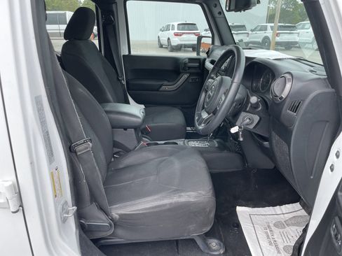 Used 2016 Jeep Wrangler Unlimited Sport image 12