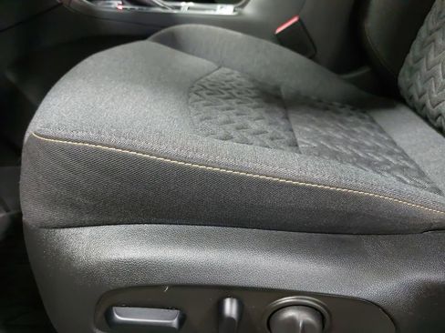 Used 2023 Chevrolet Equinox LT image 28