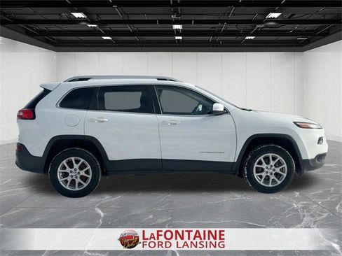 Used 2016 Jeep Cherokee Latitude w/ Cold Weather Group image 6