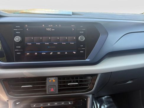 Certified 2023 Volkswagen Taos SE FWD image 17
