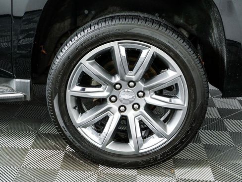 Used 2015 Chevrolet Suburban LTZ RWD image 38
