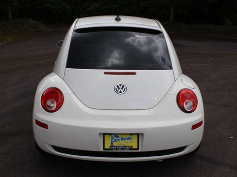 Used 2008 Volkswagen Beetle Triple White Edition FWD image 8