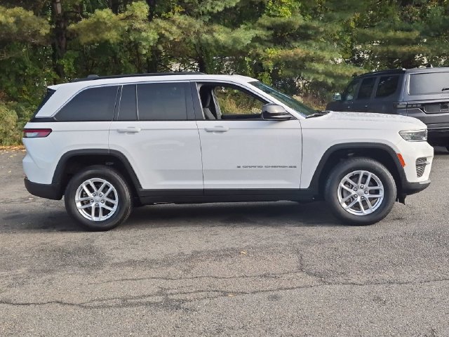 Used 2025 Jeep Grand Cherokee 4WD image 4