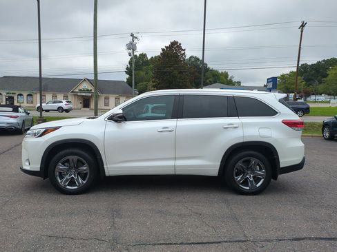 Used 2019 Toyota Highlander Limited Platinum FWD image 6
