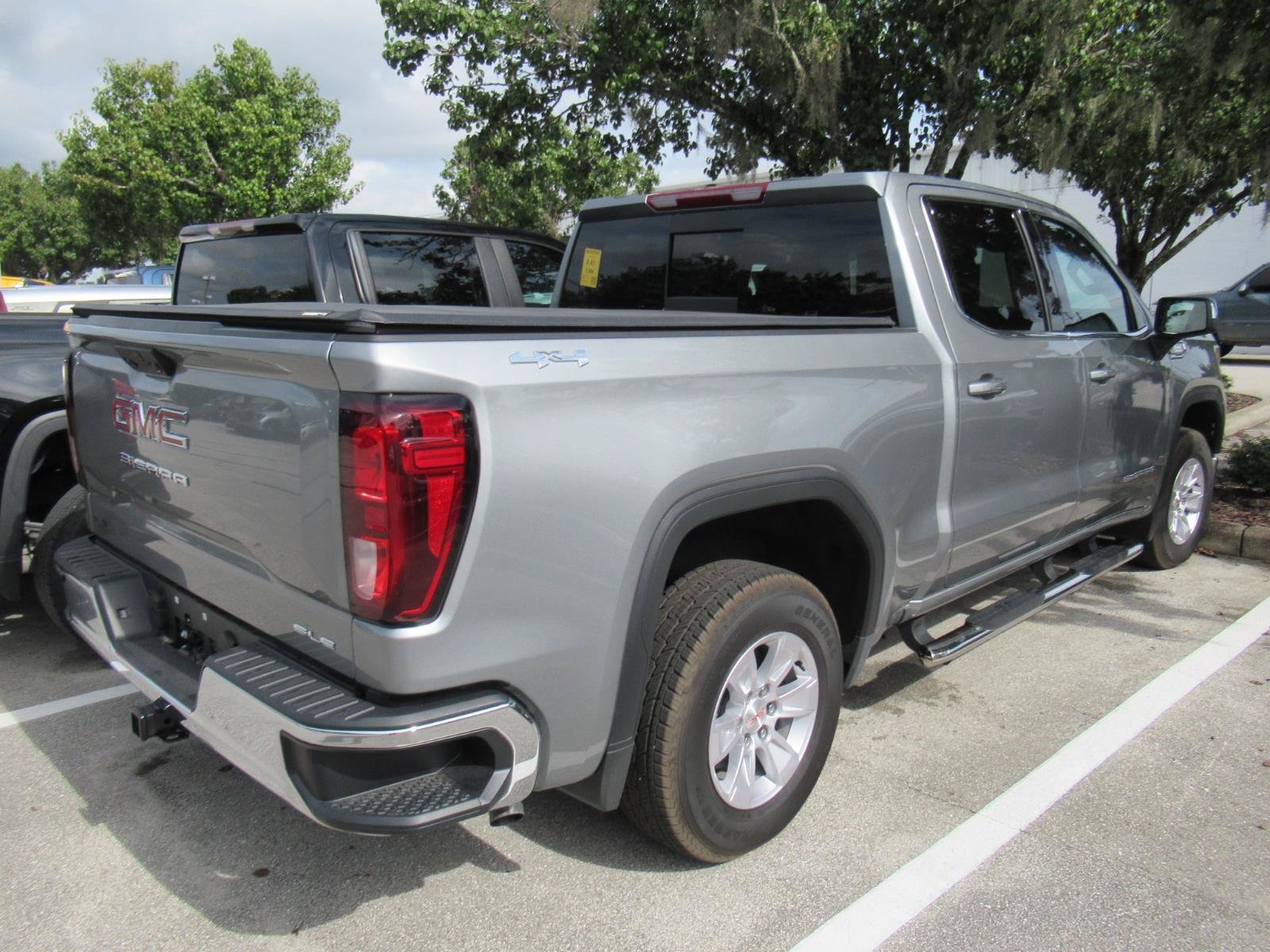 Used 2026 GMC Sierra 1500 SLE w/ Preferred Package AWD/4WD image 3