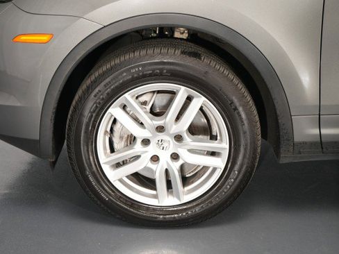 Used 2016 Porsche Cayenne image 18