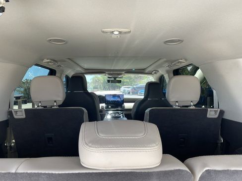 Used 2022 Lincoln Navigator L Reserve RWD image 44