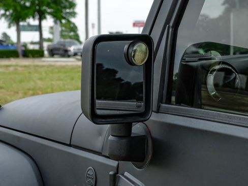 Used 2015 Jeep Wrangler Unlimited Sahara w/ Max Tow Package AWD/4WD image 41