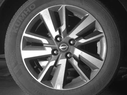 Used 2025 Nissan Versa SV image 15