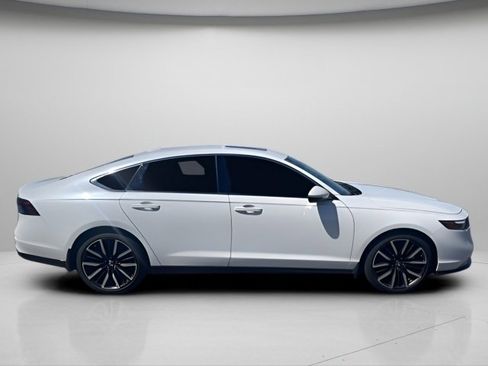 Used 2023 Honda Accord Touring image 6