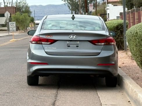 Used 2018 Hyundai Elantra SEL FWD image 5