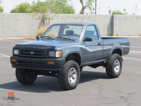 Used 1992 Toyota Pickup Deluxe AWD/4WD image 4