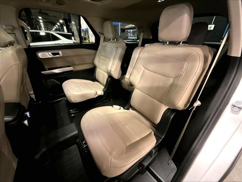Used 2023 Ford Explorer Limited w/ Limited Technology Package image 15